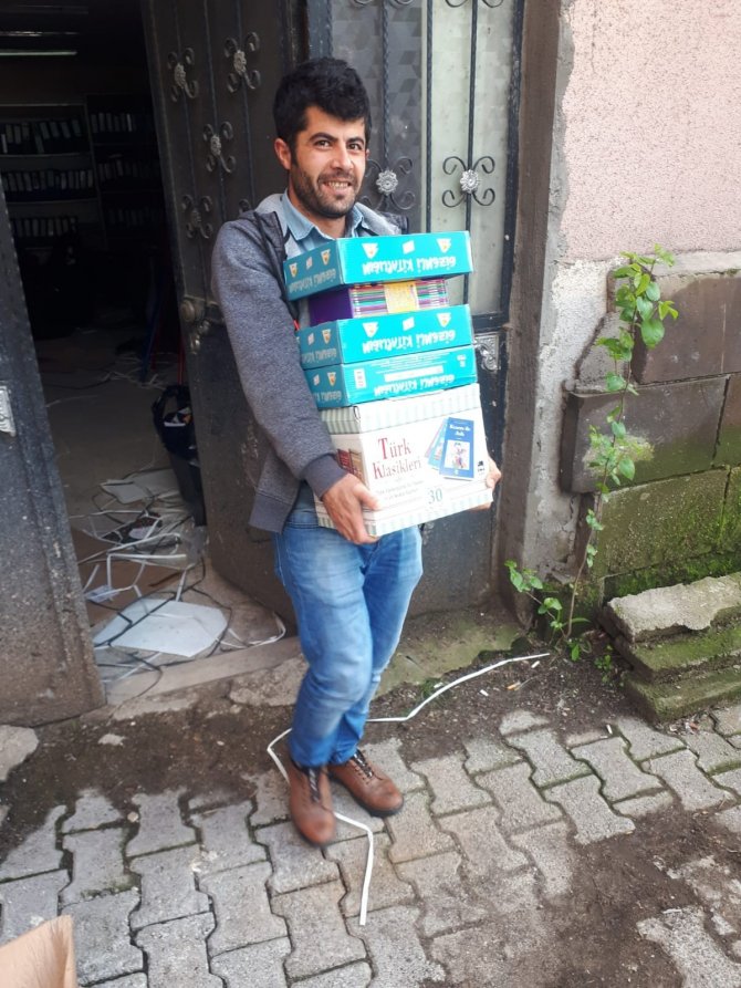 Güroymak Belediyesinden Öğrencilere Kitap Desteği