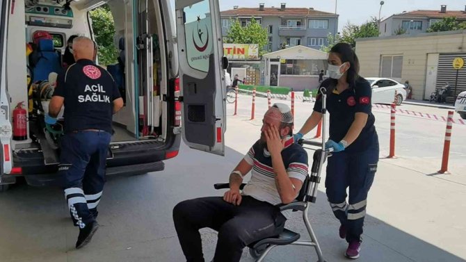 Otomobiller Kafa Kafaya Çarpıştı: 4 Yaralı