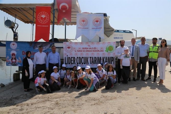Öğrenciler, Sahilleri Temizledi