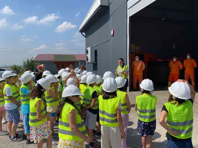 Büyükşehir Belediye Miniklere Çevreciliği Aşılıyor