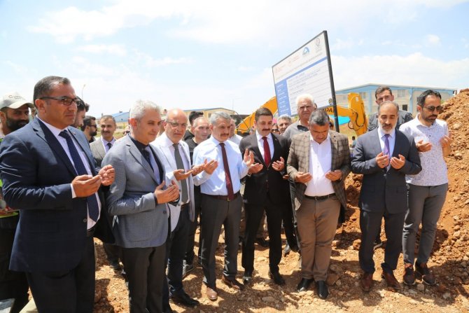 Tunceli’de 300 Kişinin İstihdam Edileceği Fabrikanın Temeli Atıldı