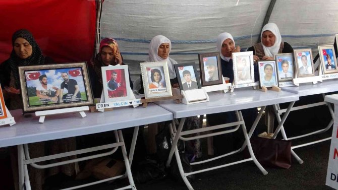 1003 Gündür Evlatları İçin Hdp’nin Kapısında Nöbetteler