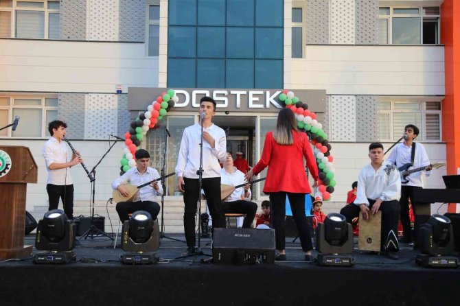 Dostek Koleji’nde 119 Öğrenci Mezuniyet Heyecanı Yaşadı