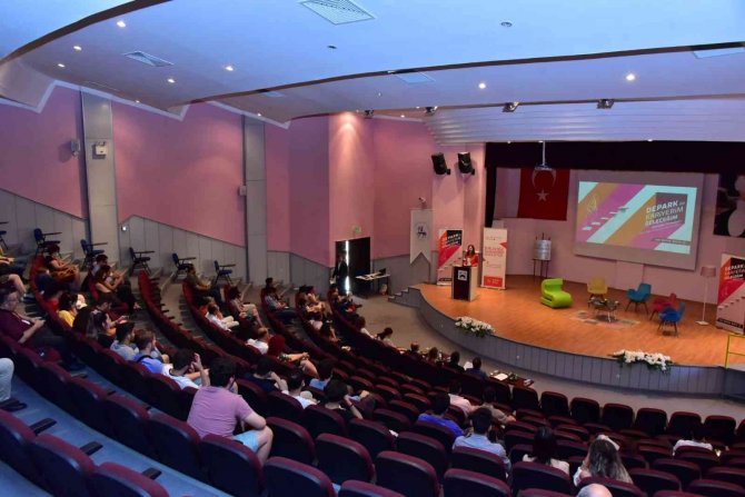 Deü’lü Gençler, Depark İle Kariyer Fırsatlarını Öğrendi