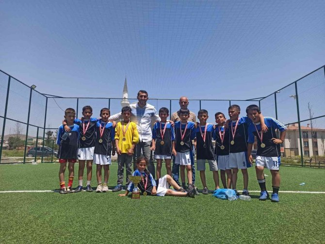 Yazıkonak Belediyesi Sponsor Oldu, Öğrenciler Futbol Turnuvasıyla Eğlendi