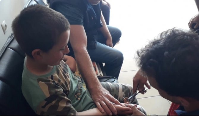 Parmağına Sıkışan Yüzüğü İtfaiye Ekipleri Çıkardı