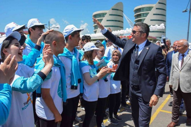 Erzurum’da “Tableti, Telefonu Bırak Doğaya Bak” Temalı Fidan Dikme Etkinliği