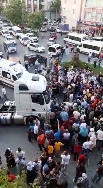 Yaşlı Adamı Ezdi, Şoka Girip Araçtan İnmedi