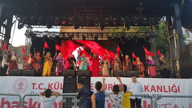 Eskişehir Anadolu Bacıları ‘Kahraman Türk Kadınları’ Temalı ’Defile Programı’nı Sahneledi