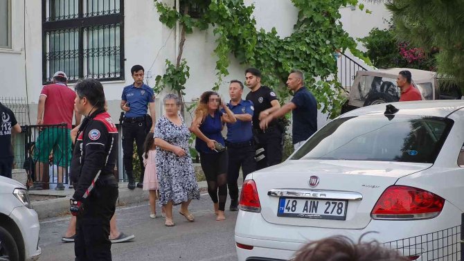 Eski Eşi Ve Çocuklarını Bıçakla Rehin Aldı