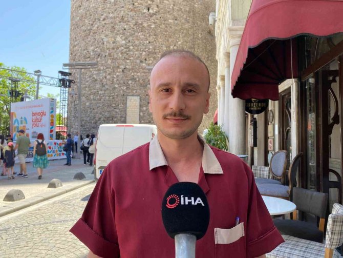 Galata’da Kendini Yakan Şahsı Söndüren Esnaf: “İ̇lk Başta İllüzyon Gösterisi Sandım”