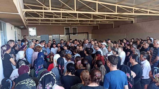 Eniştesi Tarafından Öldürülen Genç Kadın, Gözyaşları Arasında Son Yolculuğuna Uğurlandı