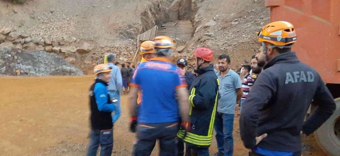 Hakkari’de Göçükte Mahsur Kalan Madenci Kurtarıldı