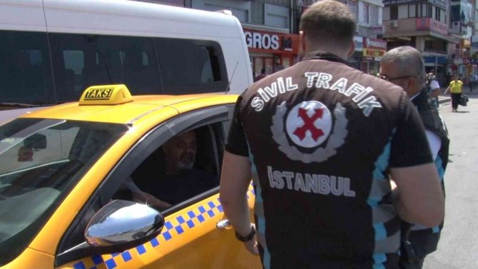 Kadıköy’de Emniyet Kemeri Takmayınca Ceza Yiyen Taksici: “İ̇yi Ki Varlar, İyi Ki Bizimleler”