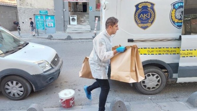 İ̇stanbul’da Filmleri Aratmayan Operasyon: Kuyumcu Aracından 9 Kilo Altın Yağmalayanlar Küçükçemece’de Yakalandı