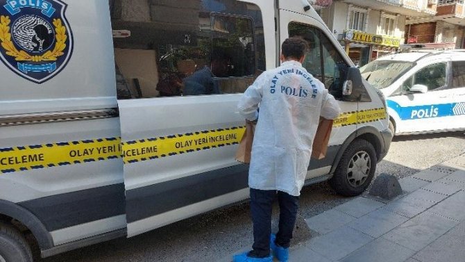 İ̇stanbul’da Filmleri Aratmayan Operasyon: Kuyumcu Aracından 9 Kilo Altın Yağmalayanlar Küçükçemece’de Yakalandı