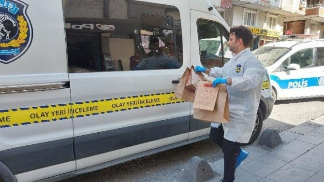 İ̇stanbul’da Filmleri Aratmayan Operasyon: Kuyumcu Aracından 9 Kilo Altın Yağmalayanlar Küçükçemece’de Yakalandı