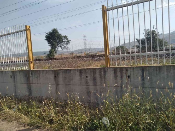 Tren Yolu Korkuluklarını Çalan Hırsızlar Tutuklandı