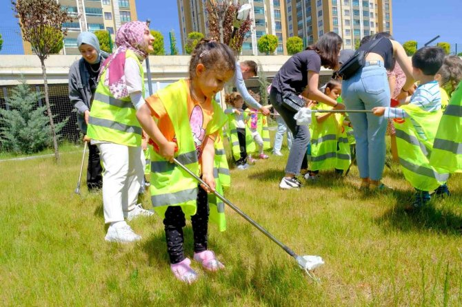 Çocuklar, Atalık Tohumdan Elde Edilen Fideleri Toprakla Buluşturdu