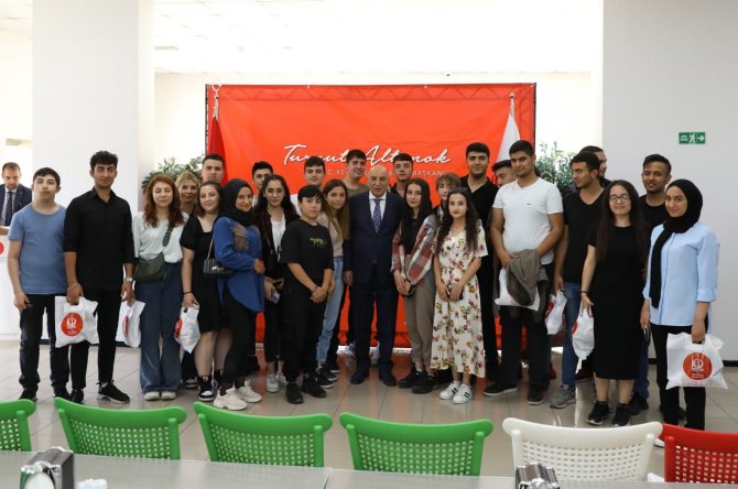 Başkan Altınok Stajyer Öğrencilerle Buluştu