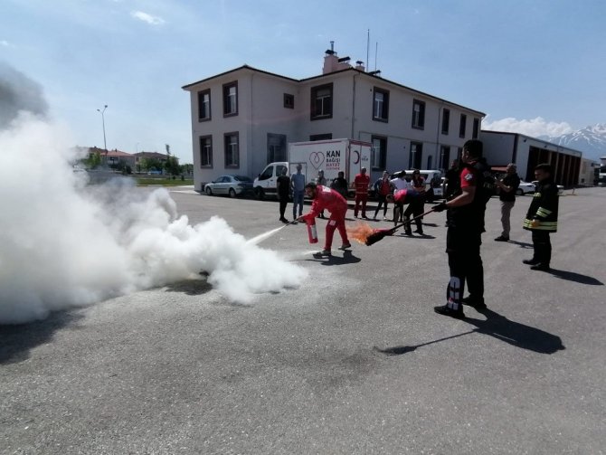 Kızılay Çalışanlarına Yangın Eğitimi
