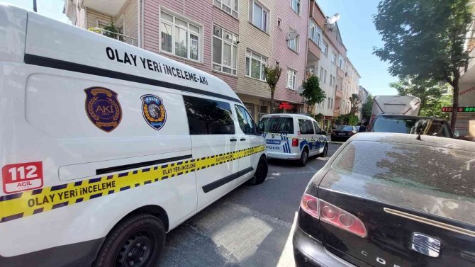 Küçükçekmece’de, İçinde Çocuk Ve Kadın Olan Araca Silahlı Saldırı