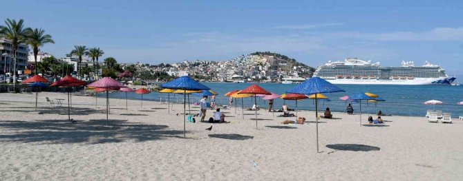 Kuşadası Plajları Misafirlerini Bekliyor