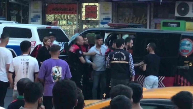 Sultanbeyli’de Genç Kıza Telefoncuda Taciz İddiası Mahalleyi Ayağa Kaldırdı