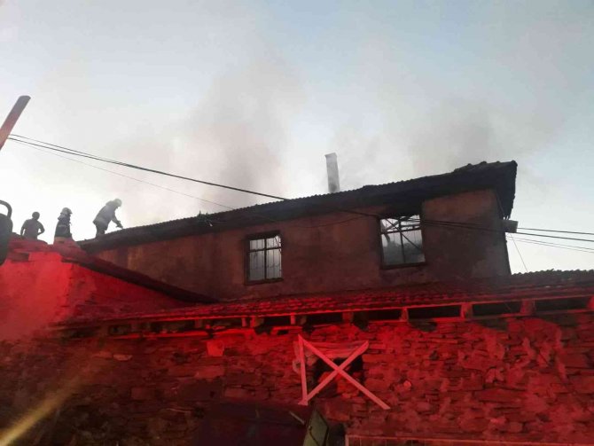 Eşi Ve Çocukları Uyurken Evini Yakan Baba Öldü, Ailesi Ağır Yaralı