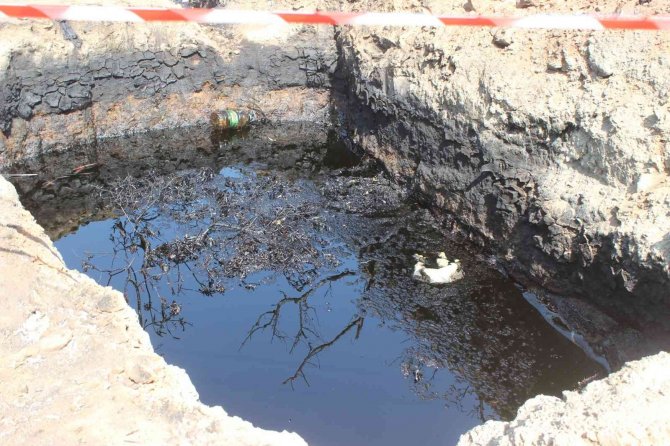 Su Ararken Petrol Sevinci Yaşadılar