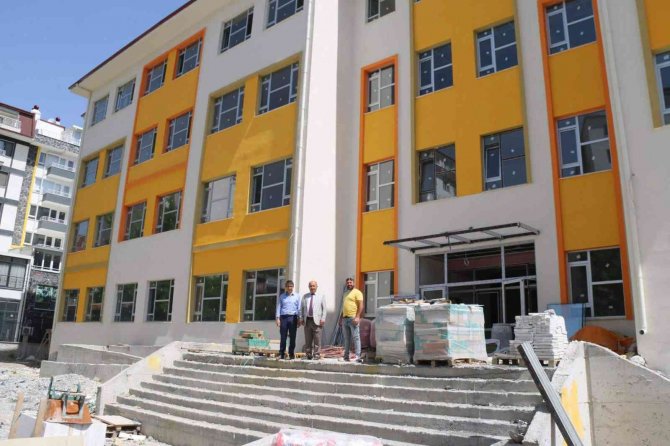 Müdür Başyiğit, Okul İnşaatlarında İncelemelerde Bulundu