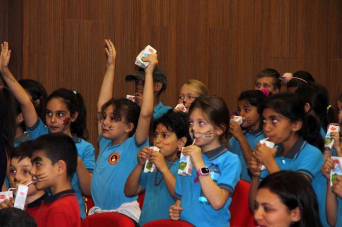 Dünya Süt Gününde Süt İçtiler