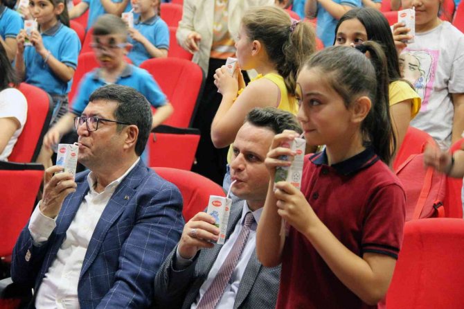 Dünya Süt Gününde Süt İçtiler