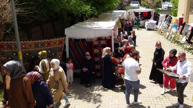 Muş’ta Yılsonu Sergisi