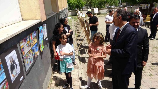 Muş’ta Yılsonu Sergisi