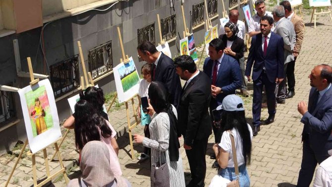 Muş’ta Yılsonu Sergisi