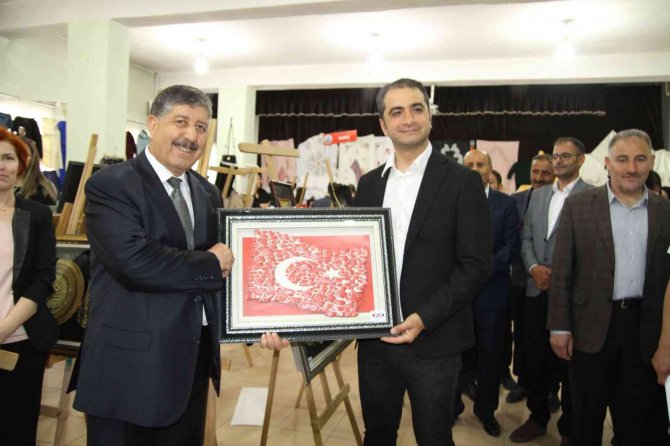 Varto’da Yılsonu Sergisi
