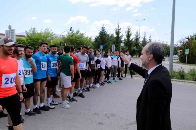 Niğde Ömer Halisdemir Üniversitesi 30. Yıl Koşusu Yapıldı