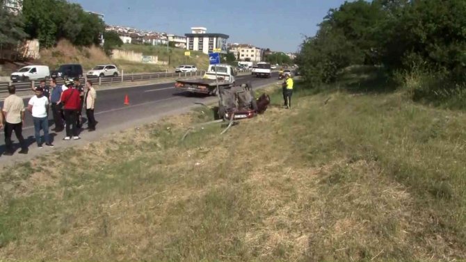 Büyükçekmece’de Otomobil Otobüs Durağındaki Öğrencilerin Arasına Daldı: 1 Ölü, 8 Yaralı