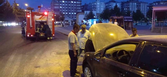 Seyir Halindeyken Alev Aldı, Faciayı İtfaiye Ekibi Engelledi