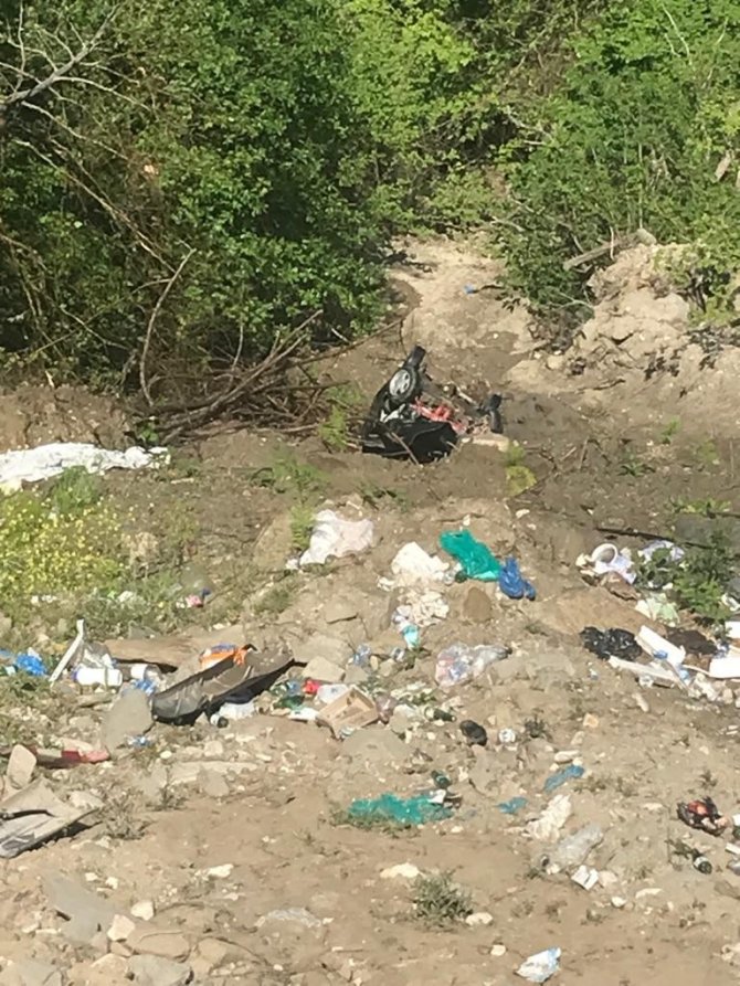 Otomobil, 60 Metreden Şarampole Devrildi: 1 Yaralı