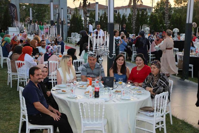 Pandeminin Gizli Kahramanları Moral Gecesinde Gönüllerince Eğlendiler