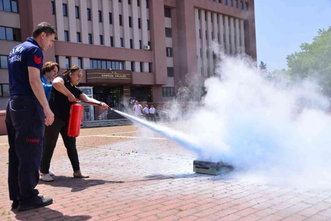 Valilik Çalışanlarına Yangın Eğitimi
