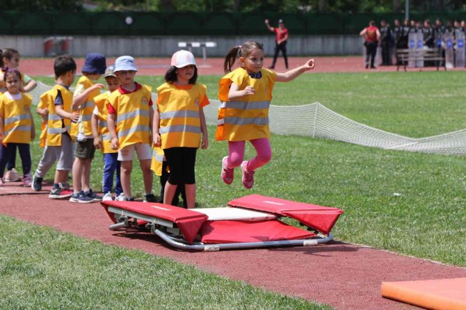 Miniklerin Atletizm Heyecanı