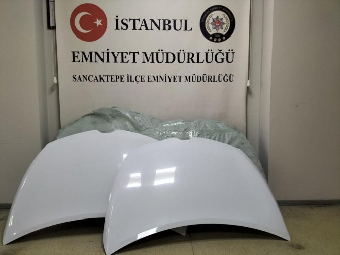 İ̇stanbul’da Otomobillere Dadanan Kaput Hırsızı Kamerada