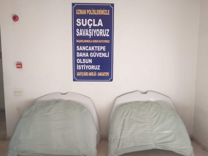 İ̇stanbul’da Otomobillere Dadanan Kaput Hırsızı Kamerada