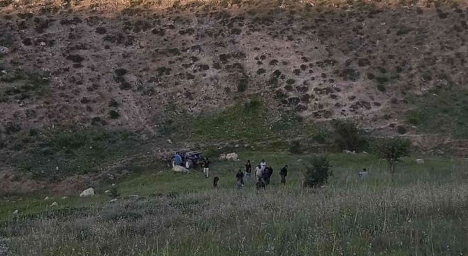 Traktör Devrildi, Sürücüsü Kazayı Yara Almadan Atlattı