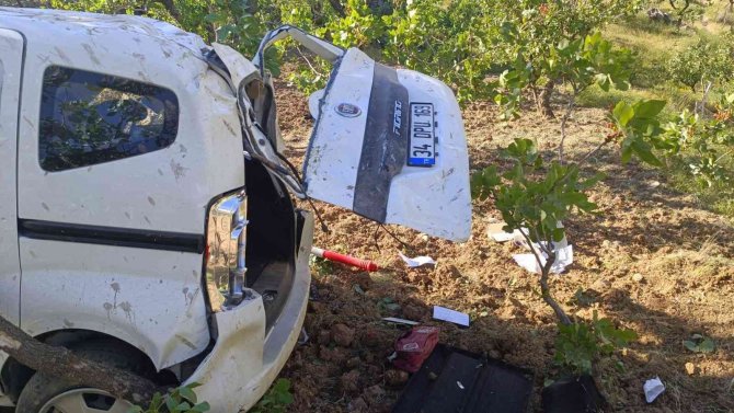 Siirt’te Araç Uçuruma Yuvarlandı: 2 Yaralı