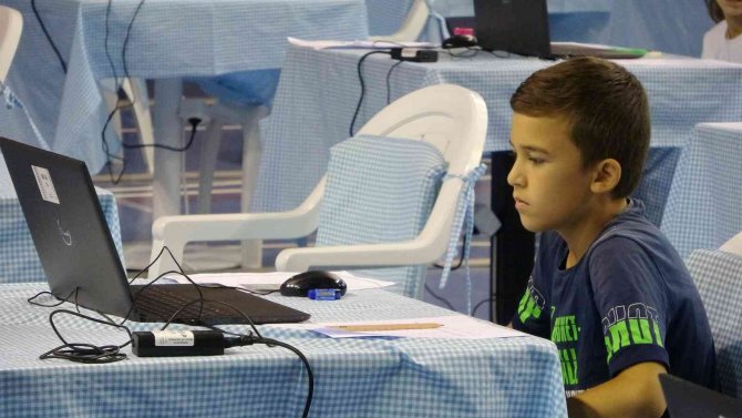 Öğrenciler Deneyap Teknoloji Atölyesi’nde Eğitim Almak İçin Yarışıyor