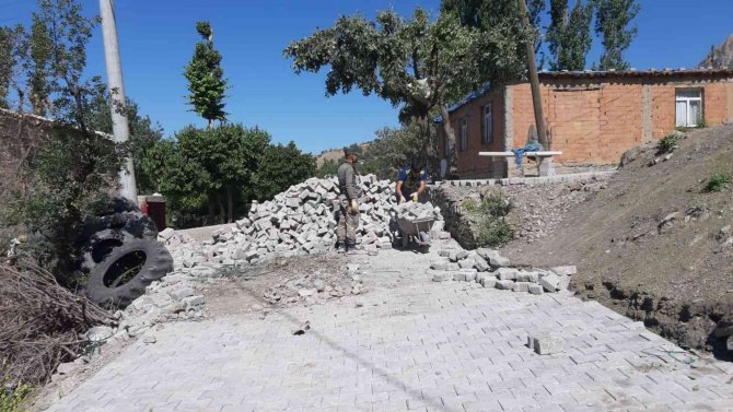Şenoba Belediyesi’nden Parke Döşeme Çalışması